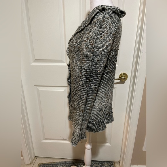 BCBG: L Sweater - Picture 3 of 4